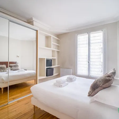 Baigneur 2 - Kp - Parenthese Parisienne Dans Le 18e * Paris